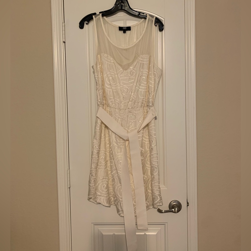 Classic Cream ABS Allen Schwartz Embroidered Sleeveless Above the Knee Dress LRG